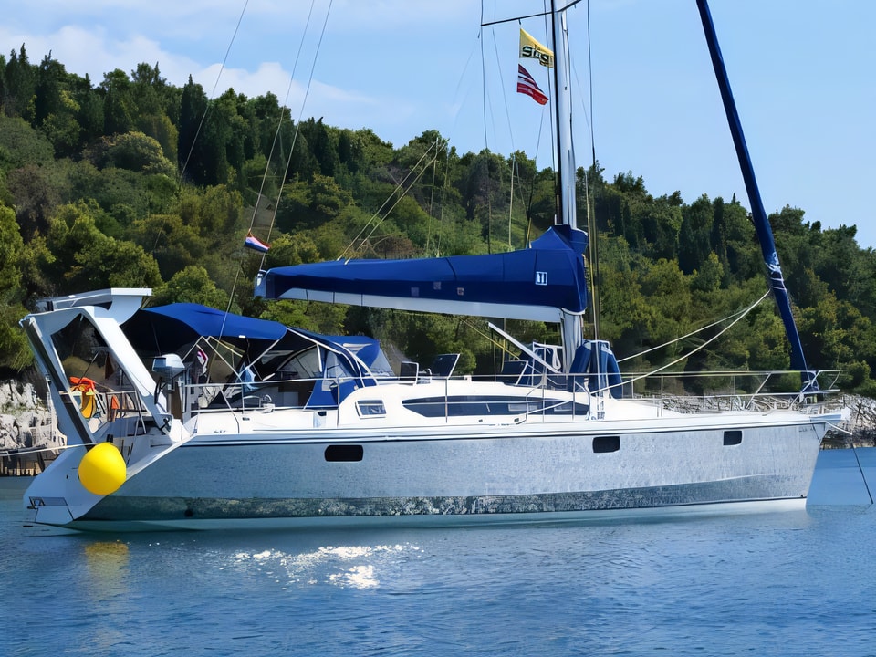 Exterior overview of Ovni 395 sail boat for charter from Pula Tehnomont Marina Veruda in the Istria / Kvarner sailing area Croatia