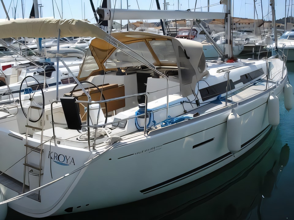 Exterior overview of Dufour 405 RM sail boat for charter from Pula Tehnomont Marina Veruda in the Istria / Kvarner sailing area Croatia