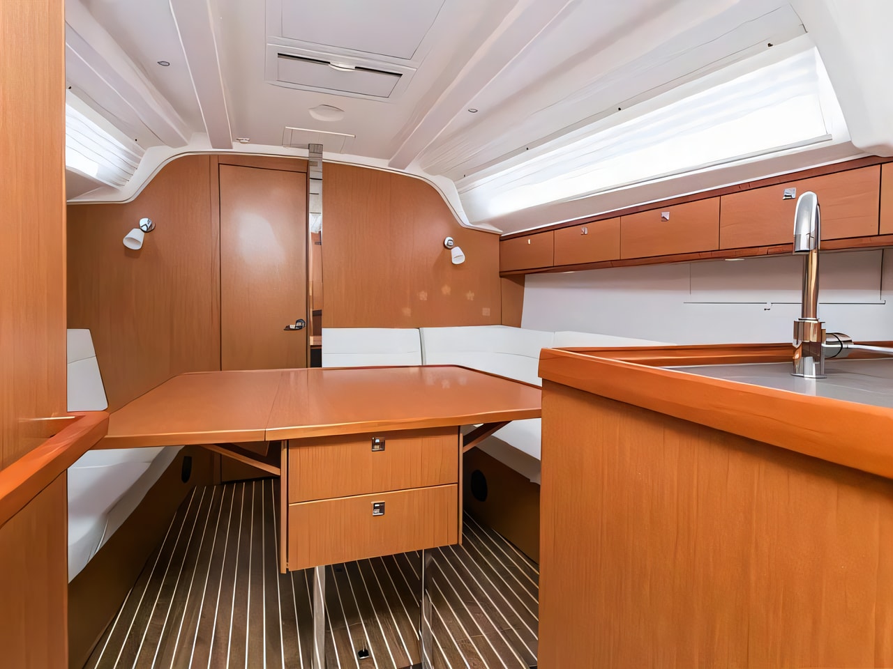 Bavaria 37 Cruiser yacht layout 3 cabins Croatia charter