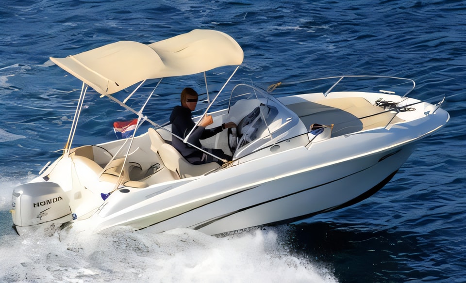 Exterior overview of Beneteau Flyer 550 SD motor boat for charter from Trogir ACI Marina in the Split sailing area Croatia