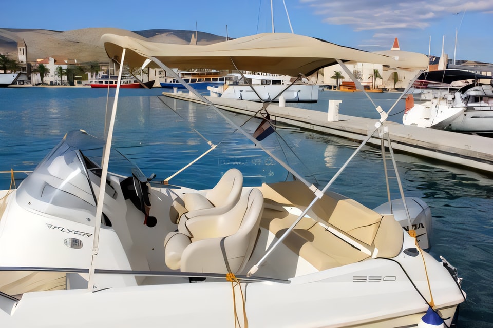 Interior of Beneteau Flyer 550 SD motor boat with 1 cabins Croatia yacht charter