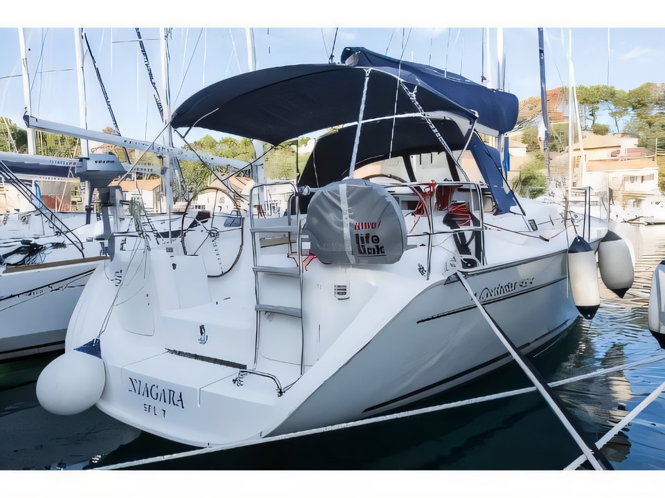 Exterior overview of Beneteau Cyclades 43.4 sail boat for charter from Solta Rogac in the Split sailing area Croatia