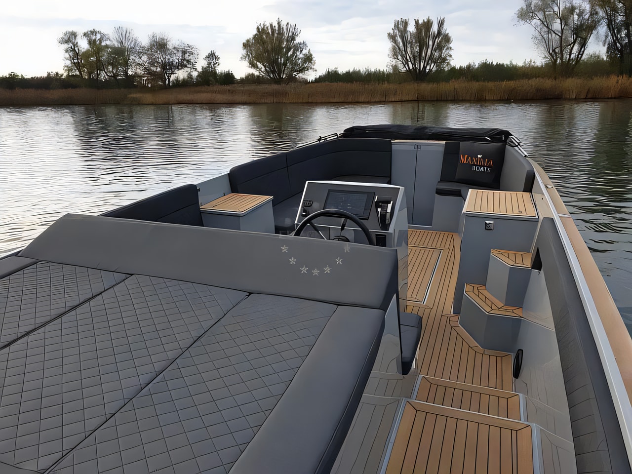 Layout of Maxima 840 motor boat with 0 cabins Croatia yacht charter