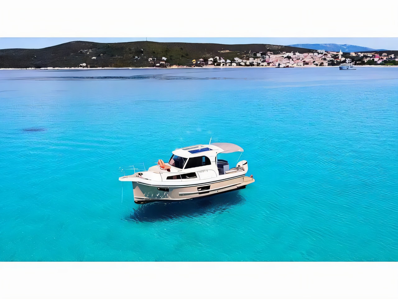 Exterior overview of Leidi 800R motor boat for charter from Pula Tehnomont Marina Veruda in the Istria / Kvarner sailing area Croatia