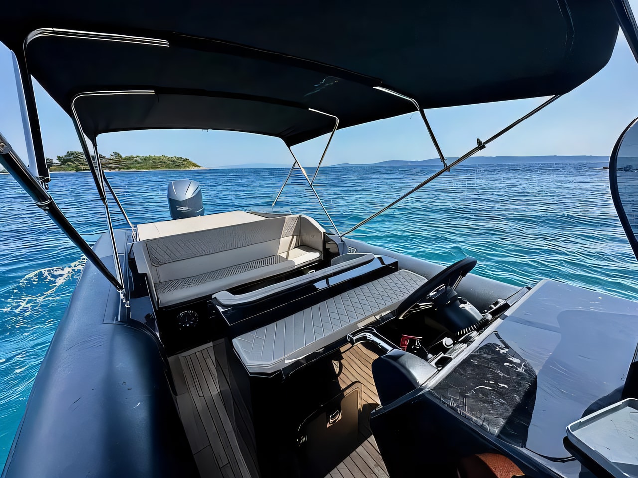 Layout of Lolivul 9 motor boat with 0 cabins Croatia yacht charter