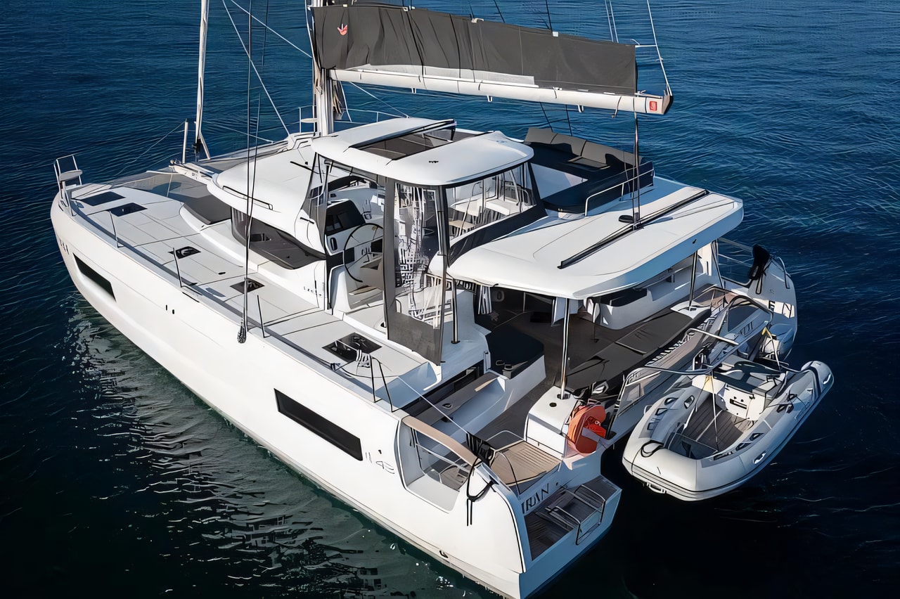 Layout of Lagoon 43 catamaran with 6 cabins Croatia yacht charter
