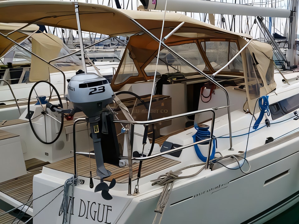 Exterior overview of Dufour 405 RM sail boat for charter from Pula Tehnomont Marina Veruda in the Istria / Kvarner sailing area Croatia