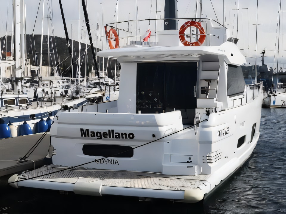 Exterior overview of Azimut Magellano 53 motoryacht for charter from Sibenik Marina Mandalina in the Sibenik sailing area Croatia