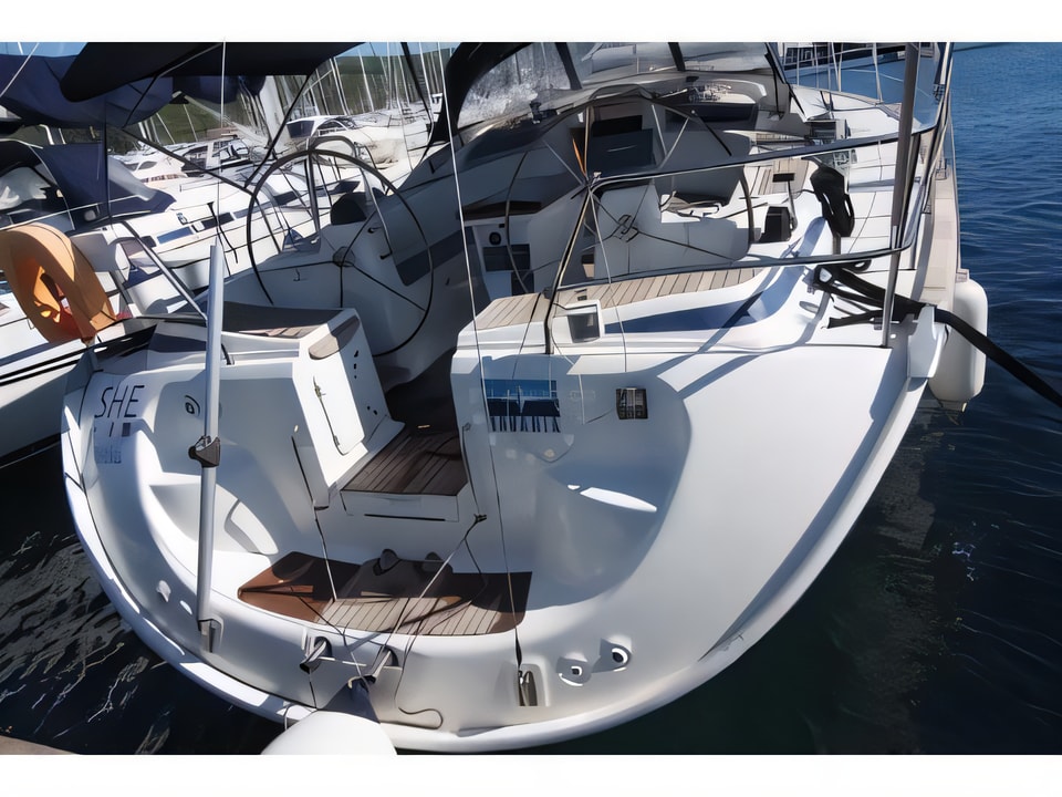Exterior overview of Bavaria 46 Cruiser sail boat for charter from Krk Marina Punat in the Istria / Kvarner sailing area Croatia
