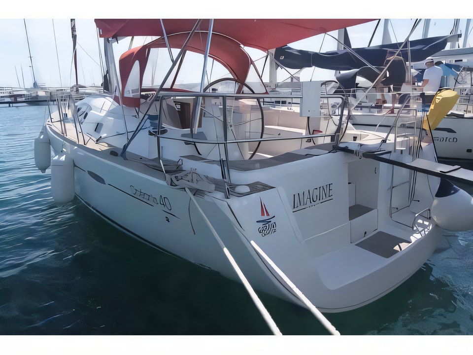 Exterior overview of Beneteau Oceanis 40 sail boat for charter from Krk Marina Punat in the Istria / Kvarner sailing area Croatia