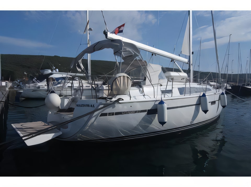 Exterior overview of Bavaria Cruiser 37 sail boat for charter from Krk Marina Punat in the Istria / Kvarner sailing area Croatia