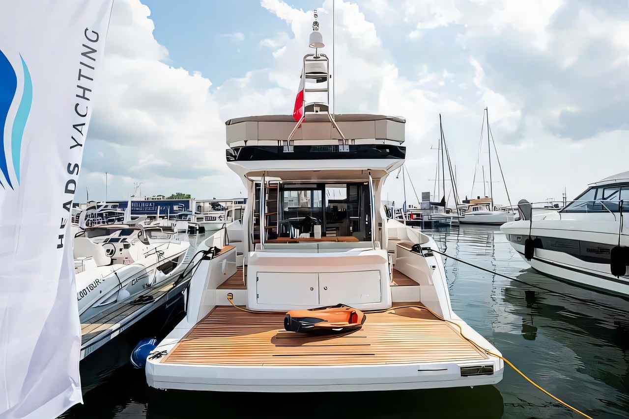 Interior of Sessa Fly 48 motor boat with 4 cabins Croatia yacht charter