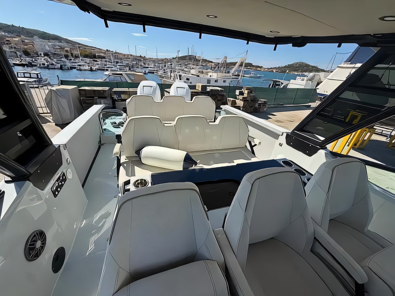 Layout of Saxdor 320 GTO motor boat with 1 cabins Croatia yacht charter