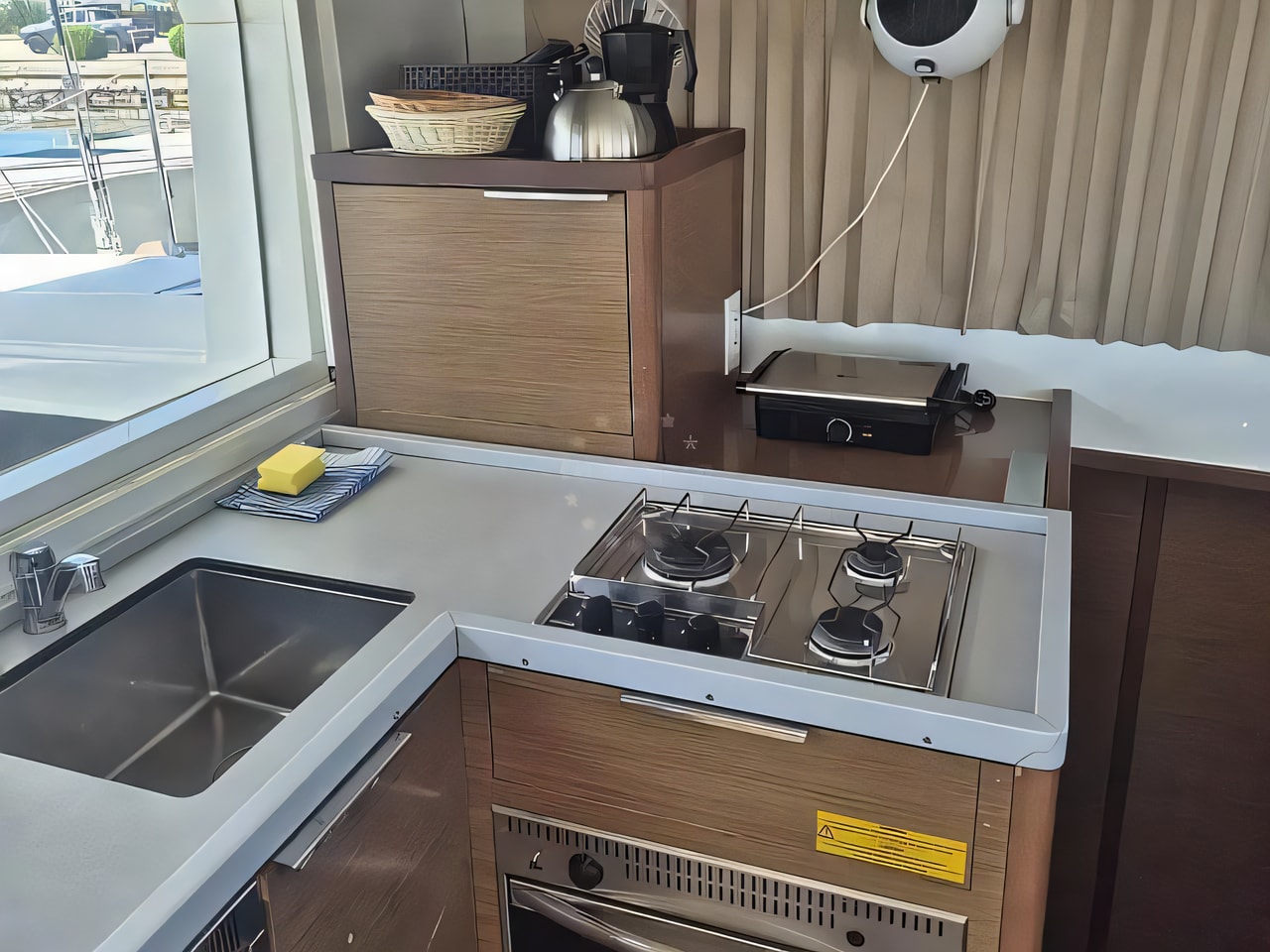 Layout of Lagoon 40 catamaran with 6 cabins Croatia yacht charter