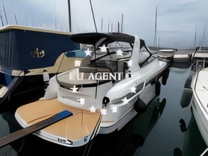 Exterior overview of Bavaria S29+ motor boat for charter from Biograd Kornati in the Zadar sailing area Croatia