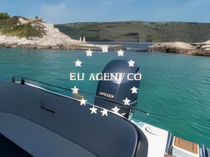 Shadow 22 motorboat layout details Croatia charter