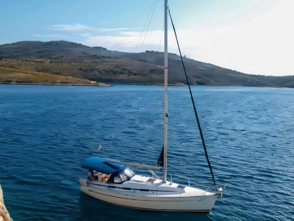 Bavaria 32 sailing yacht for charter from Primosten / Marina Kremik Sibenik sailing area Croatia