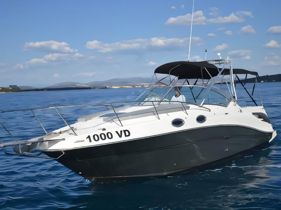 Sea Ray 275 Amberjack motor boat for charter from Tribunj Sibenik sailing area Croatia