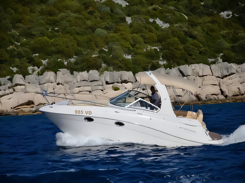 Four Winns 278 Vista White motor boat for charter from Tribunj Sibenik sailing area Croatia