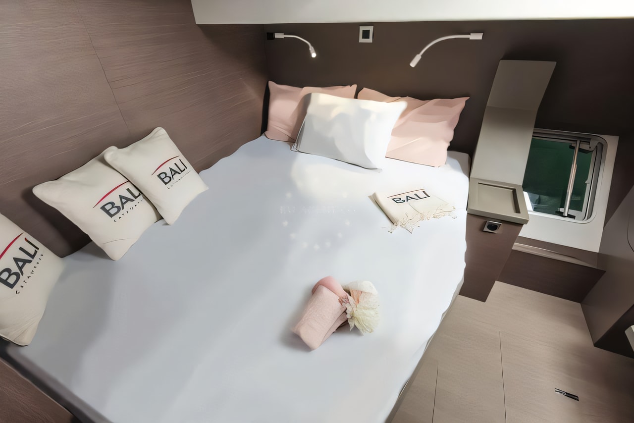 Layout of Bali 4.8 catamaran with 7 cabins Croatia yacht charter