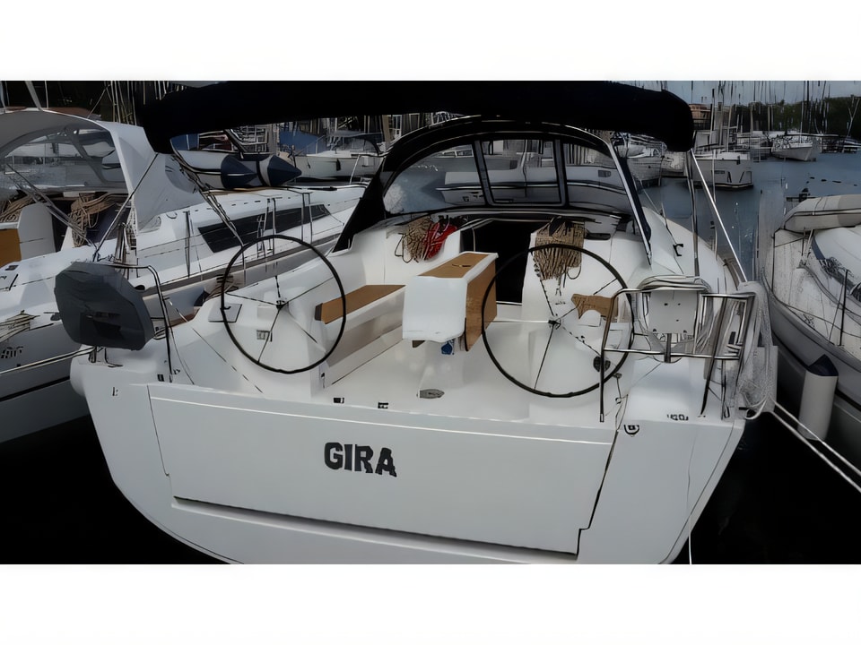Exterior overview of Dufour 410 Grand Large sail boat for charter from Marina Medulin in the Istria / Kvarner sailing area Croatia