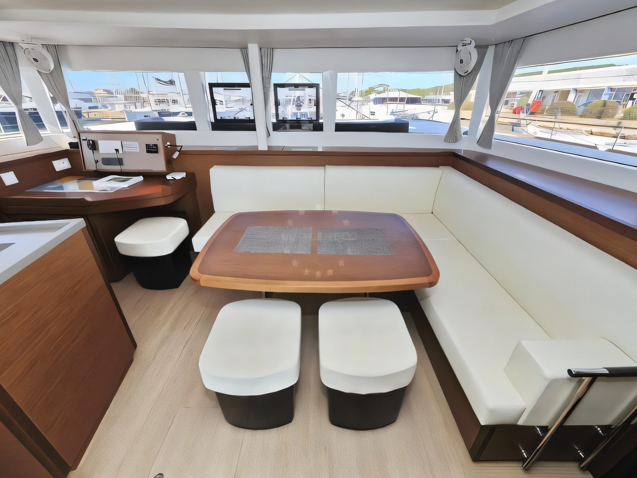 Layout of Lagoon 450 F catamaran with 6 cabins Croatia yacht charter